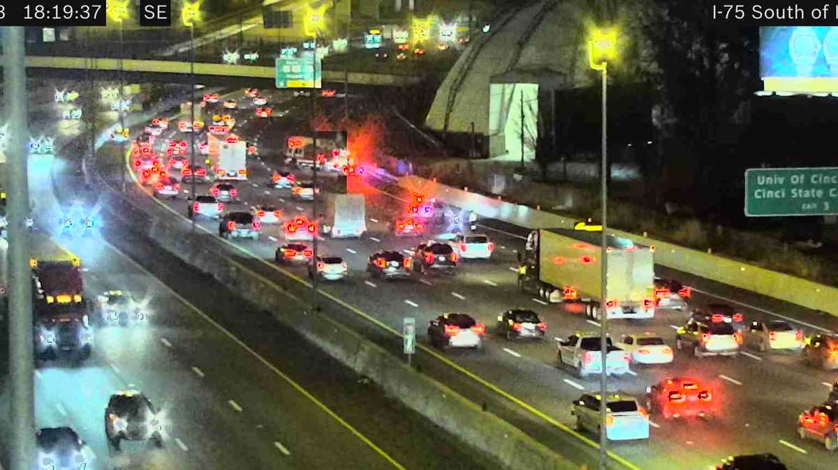 Crash cleared on south I-75 in Camp Washington