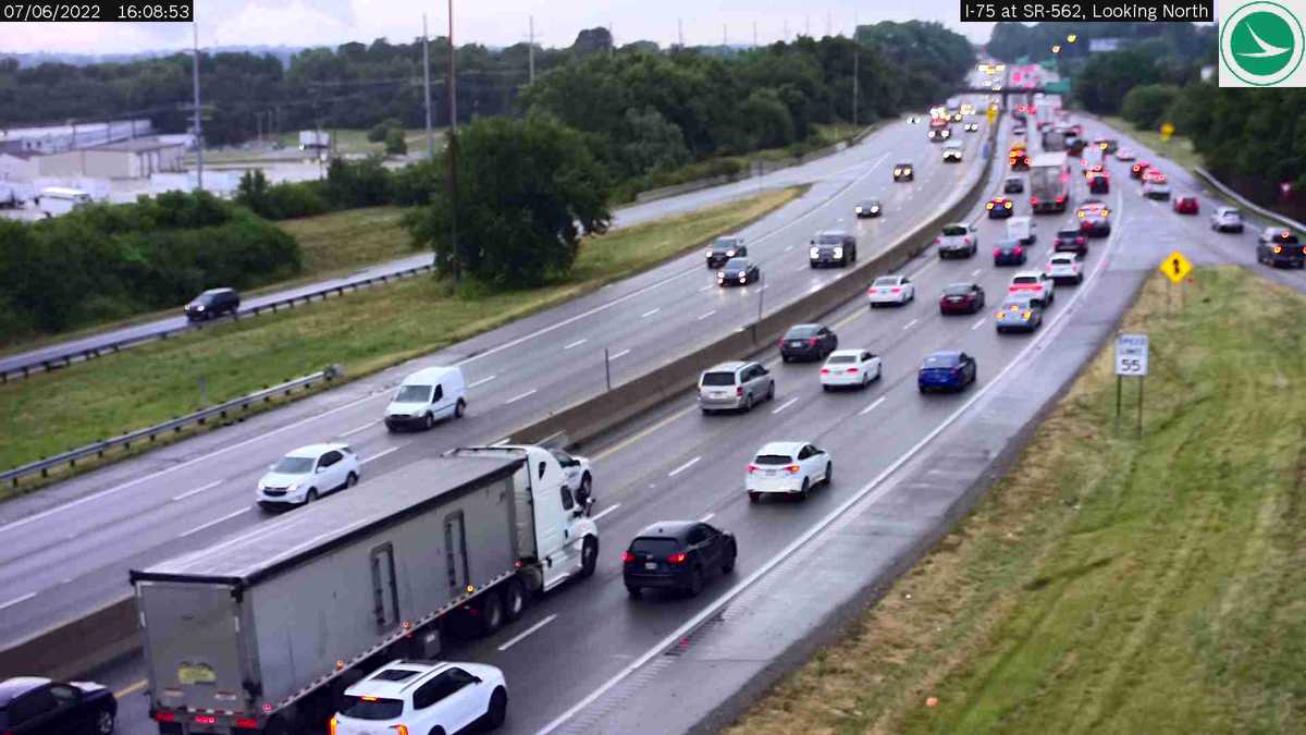 Flooding closes lanes along southbound I-75 Wednesday evening