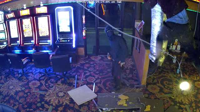 Video: South Fort Myers arcade burglary suspect falls through ceiling; 2