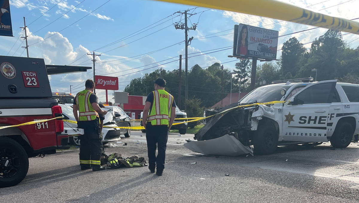 Jefferson County deputy charged with assault in multi-vehicle crash - WVTM