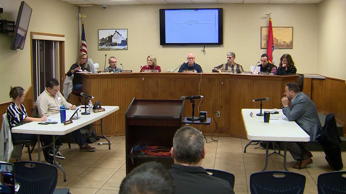 Centerton city council holds special meeting after former employee ...