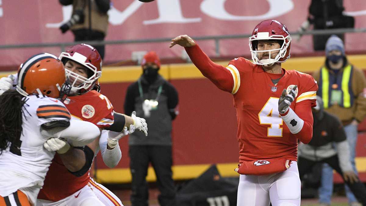 Kansas City Chiefs re-sign backup QB Chad Henne