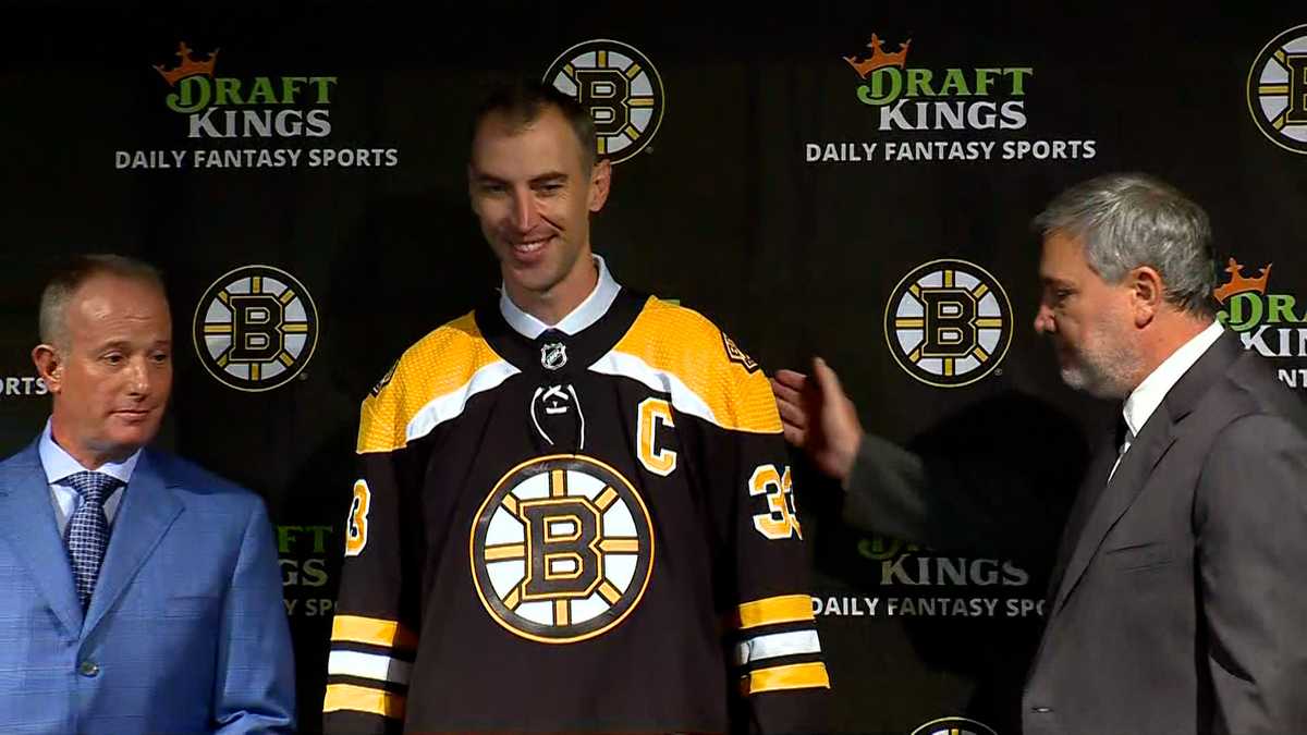 Zdeno Chara, 45, announces NHL retirement, signing one-day deal with Boston  Bruins - ESPN