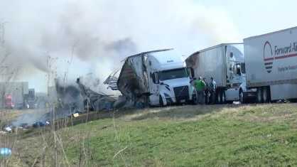 Coroner says 5 killed in crashes on foggy Missouri Interstate 57 near Charlston - Vimarsana News
