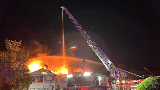 North Carolina: Charlotte apartment on fire due to lighting strike, firefighters say - Vimarsana News