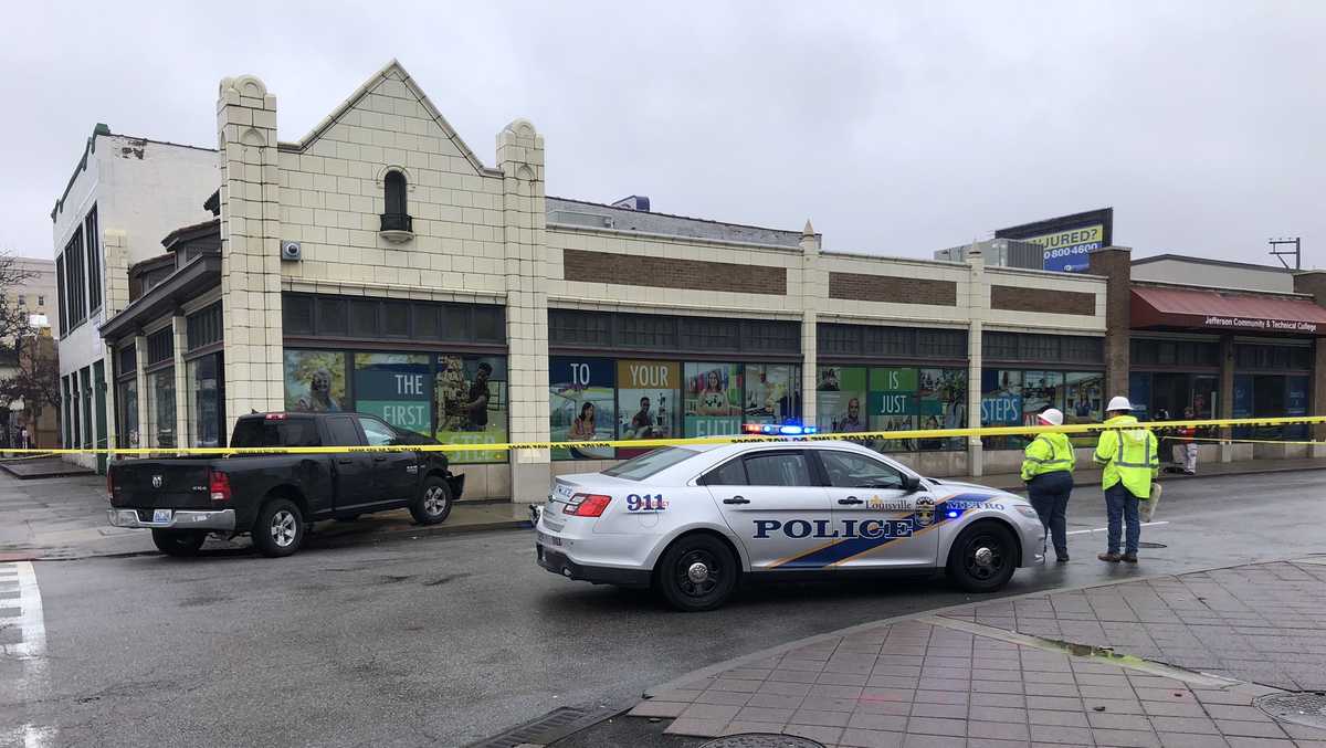 Police chase through downtown Louisville ends in crash