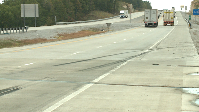 Northwest Arkansas police searching for suspect after chase on I-49 - Vimarsana News