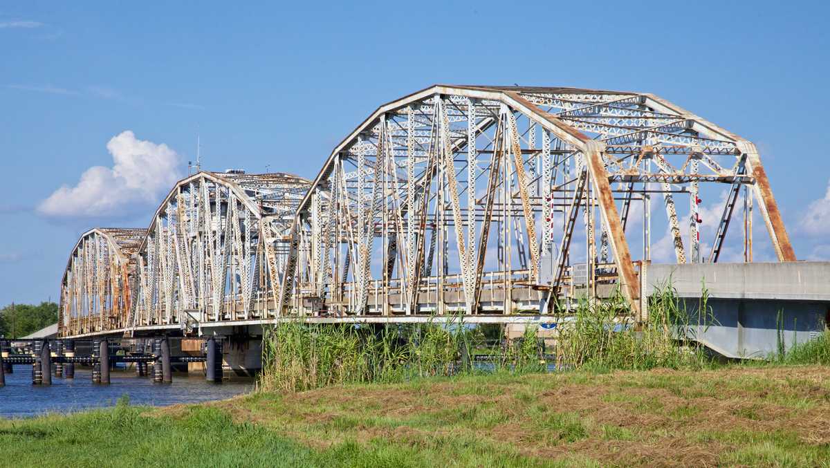 Louisiana officials close Chef Menteur Bridge for urgent repairs