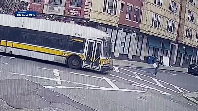 Woman struck, injured by MBTA bus in Chelsea - Vimarsana News