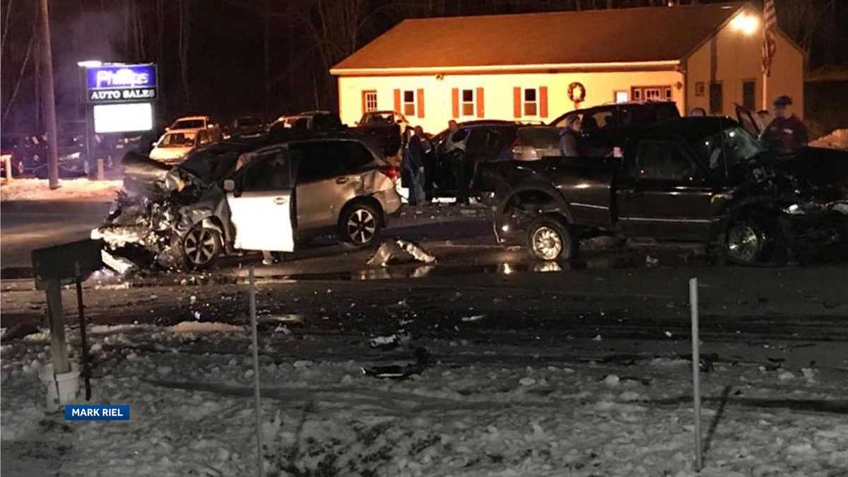 Threecar crash closes Route 4 in Chichester