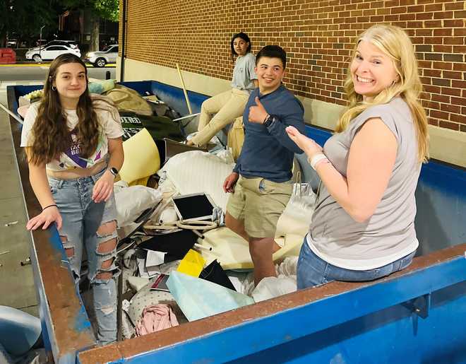 Bama students dumpster dive, find student's lost security blanket