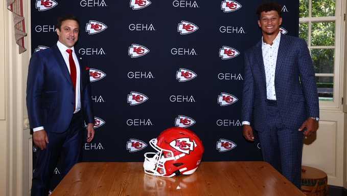 Here To Stay Chiefs Agree To 10 Year 503 Million Extension With Star Qb Patrick Mahomes