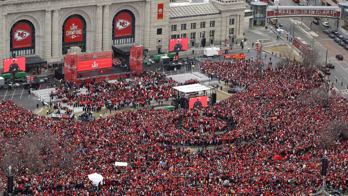 Sea of Red greets Chiefs for Super Bowl victory celebration