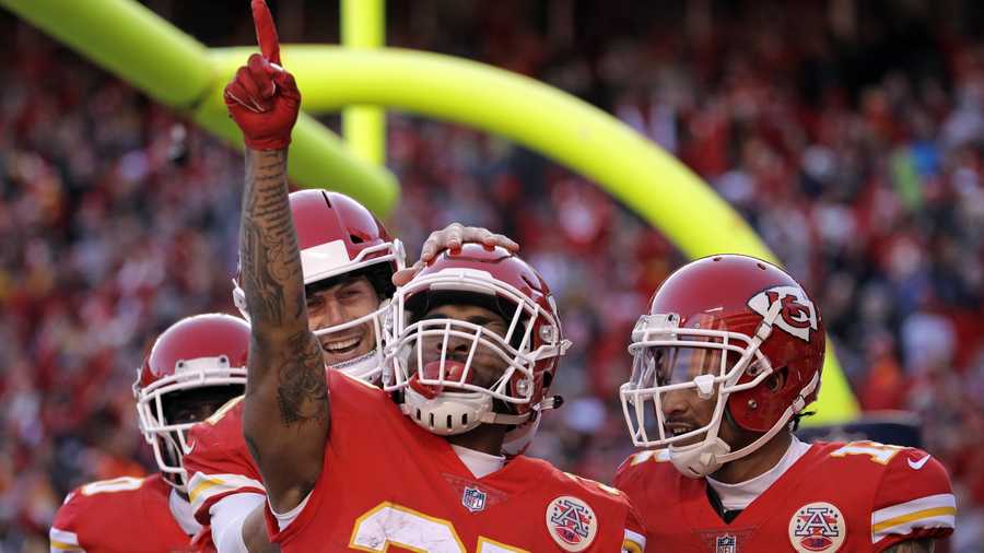 Oakland Raiders 15-26 Kansas City Chiefs: Kareem Hunt stars in big AFC West  bout, NFL News