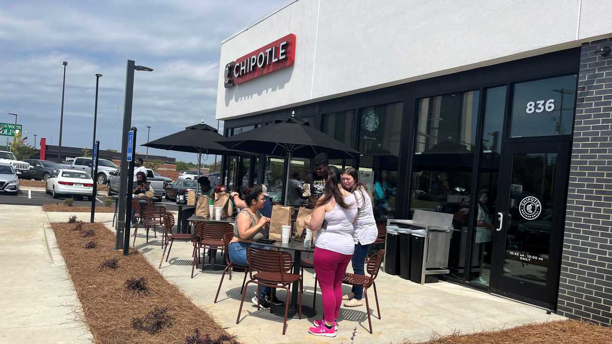 First Chipotle opens in the metro