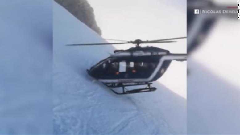 Incredible helicopter rescue captured high above French Alps