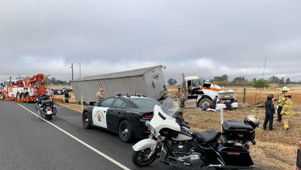 2 killed in Highway 16 crash near Eagles Nest Road