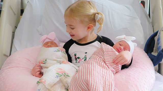 Chris Davis and family welcome twins