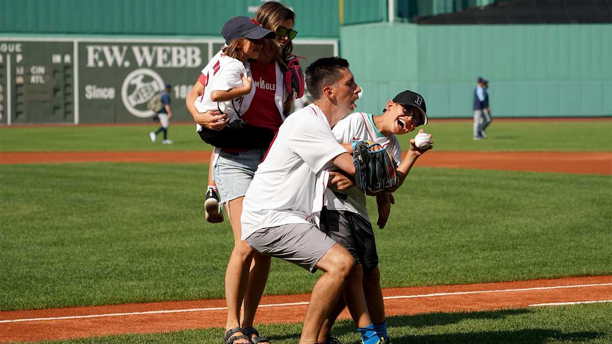 Mass. native, NHL executive dies after public battle with ALS