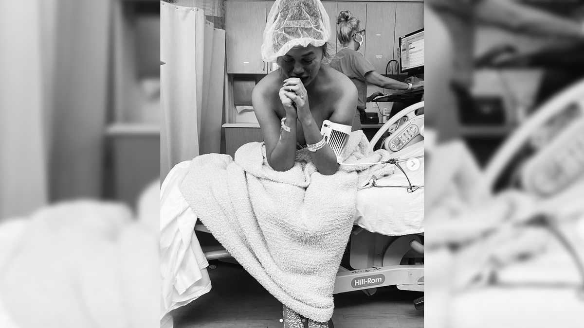 Chrissy Teigen, John Legend lose baby after pregnancy complications
