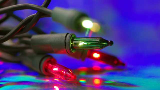 Holiday light displays: Essex, Vermont, homeowners face off in annual lighting competition - Vimarsana News
