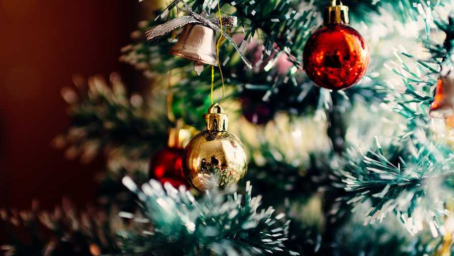 Christmas tree, ornaments