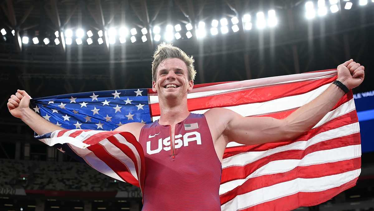 Kansas City's Chris Nilsen takes home silver medal in pole vault