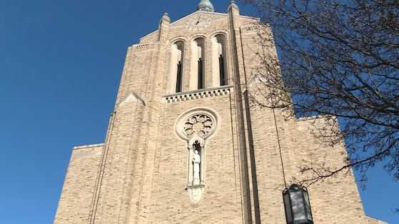 Thousands attend Christmas Eve mass as holiday tradition