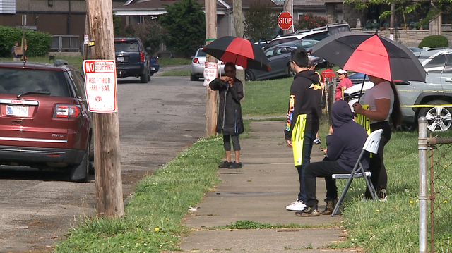 Neighbors near Churchill Downs excited to see large crowds return for the Derby - Vimarsana News