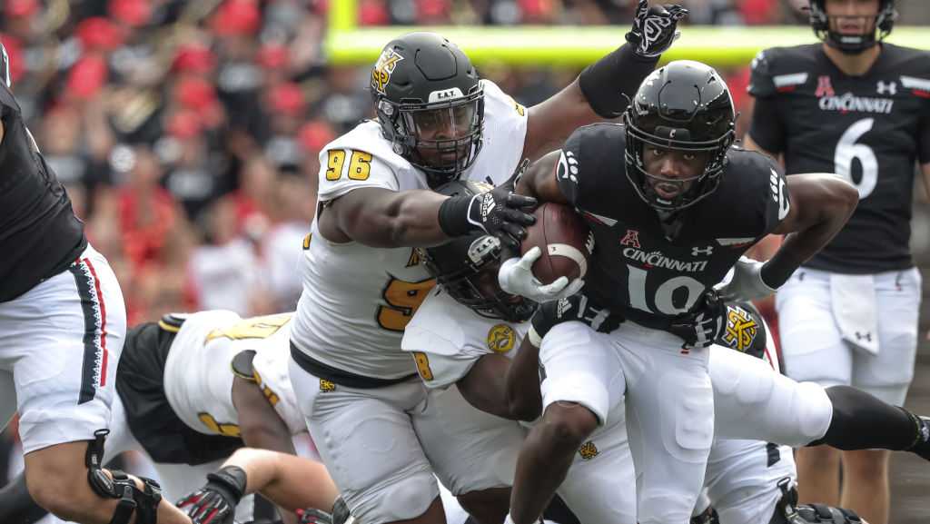 Cincinnati Bearcats Football - I see myself on a pedestal to show