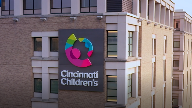 Das Cincinnati Children’s Hospital verlangt nun von seinen Mitarbeitern, auf allen Campusgeländen Masken zu tragen