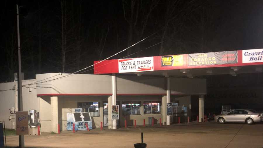 Armed men rob Jackson gas station