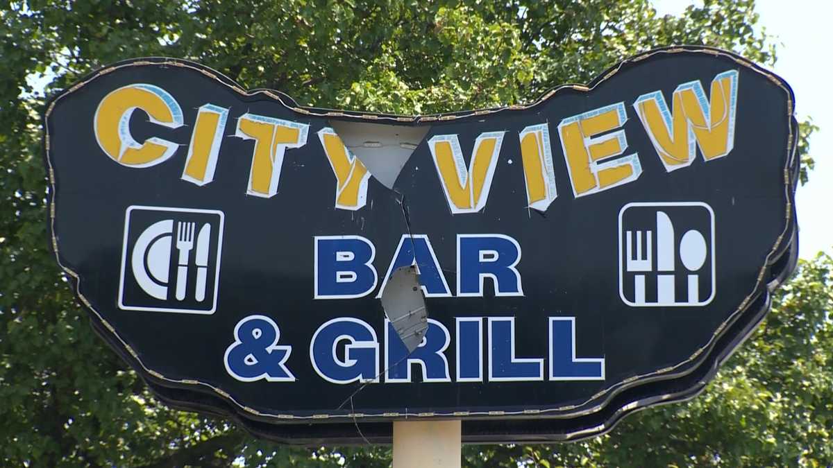 ITeam Man killed outside Woodlawn bar and grill