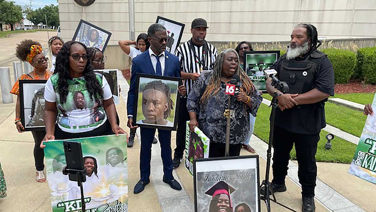 Mississippi family demands justice for teen killed by police