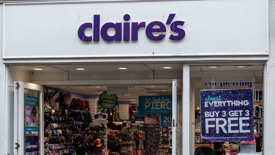 U.S. regulators on Tuesday warned people not to use certain Claire’s makeup products because tests confirmed they contained asbestos.