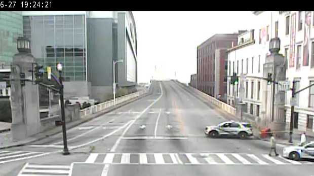 Multiple Traffic Crashes Block Key Bridges, Highways in Louisville, Madison