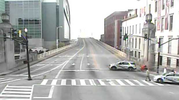 Multiple Traffic Crashes Block Key Bridges, Highways in Louisville, Madison