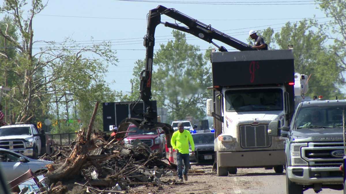 Mayor says 1/3 of Rolling Fork population displaced by tornadoes