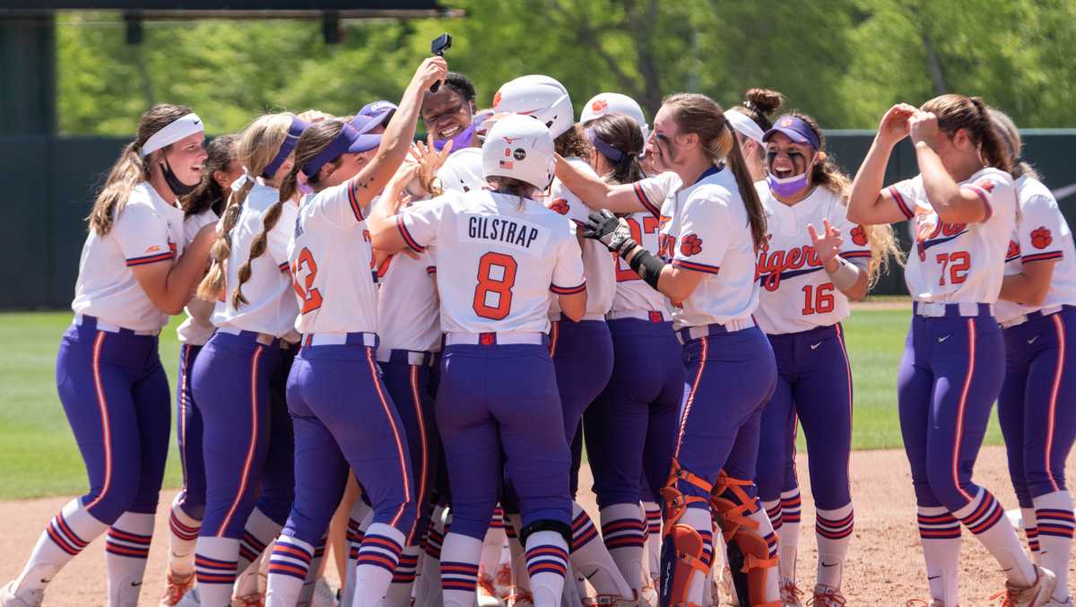 Clemson softball sweeps doubleheader against NC State for recordtying