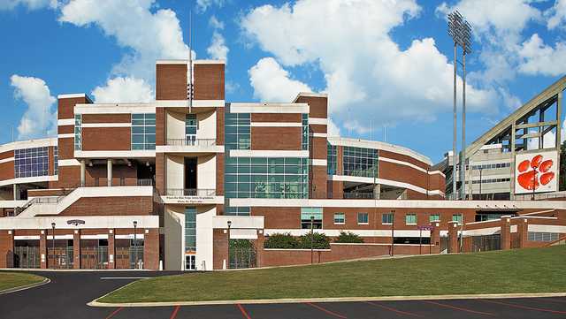 South Carolina: Saturday blood donors get tour of stadium, T-shirt - Vimarsana News