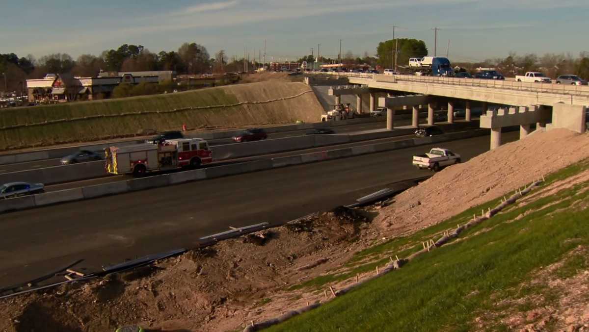 Clemson student dies in crash