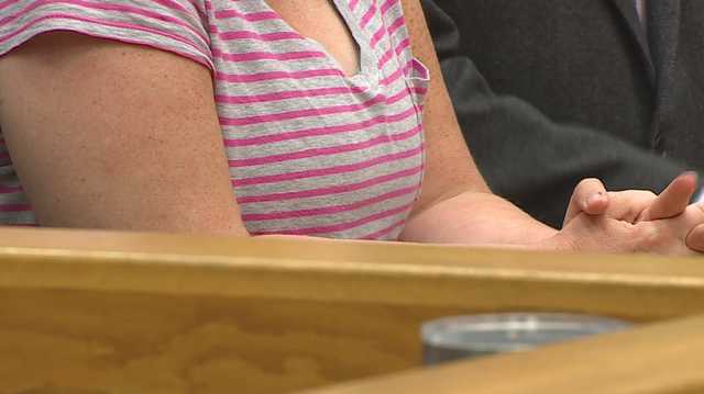640px x 359px - Mom accused of snapping nude pics of daughter faces judge