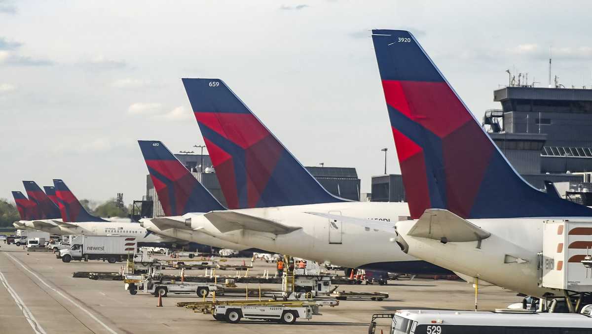 Delta flight forced to turn around because of diarrhea incident