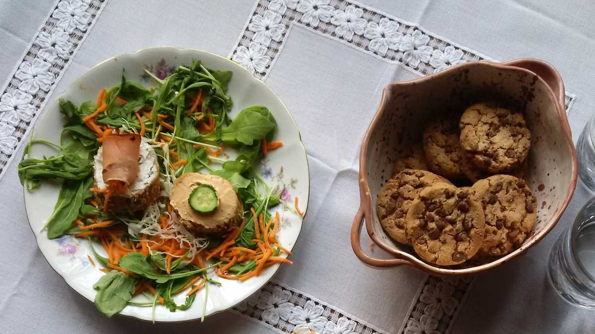 1 in 4 people who eat healthy meals blow it on snacks, study says
