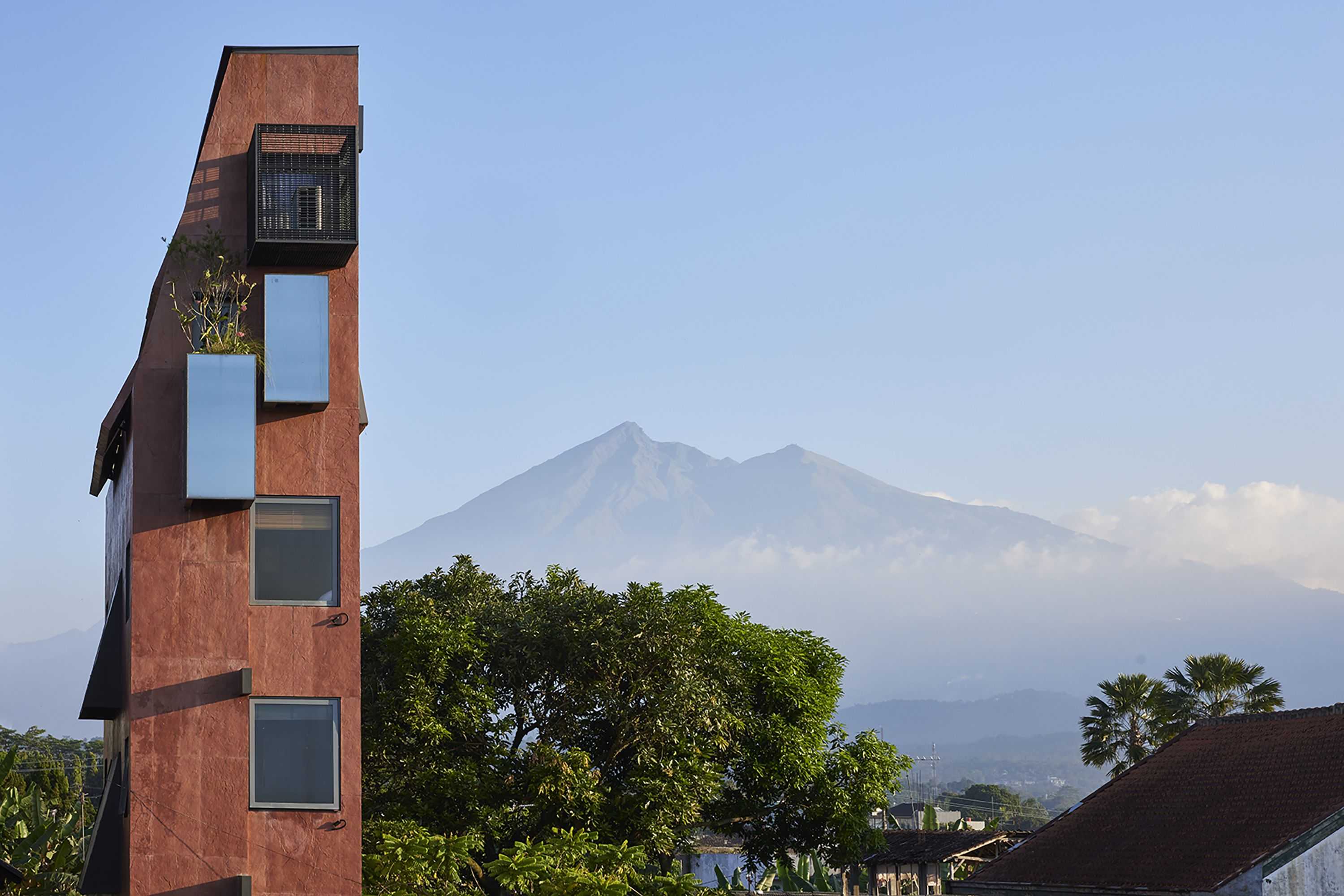 The 'world's skinniest hotel' measures nine feet across