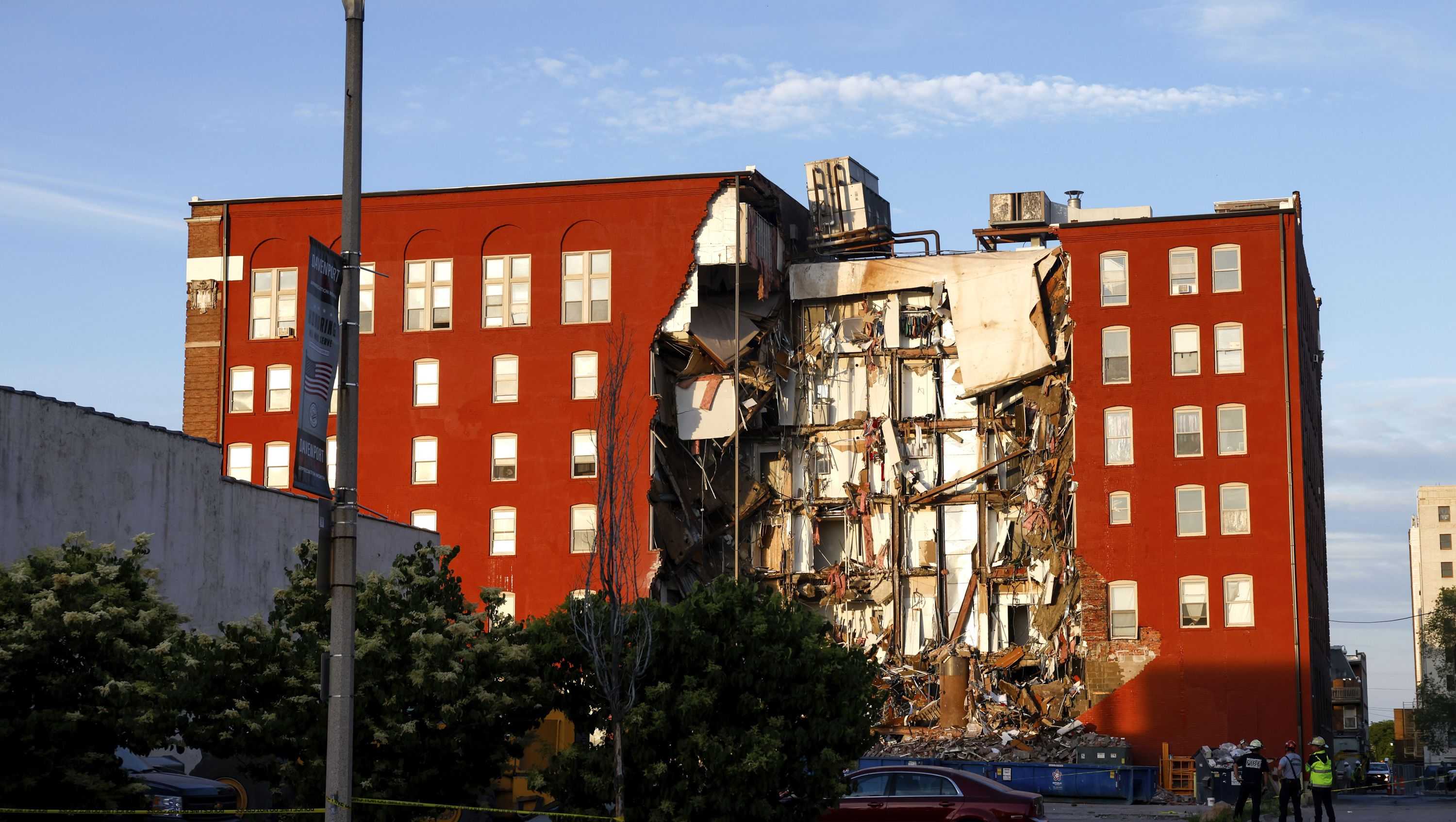 5 unaccounted for including 2 likely in wreckage of collapsed Iowa apartment building﻿ - Vimarsana News