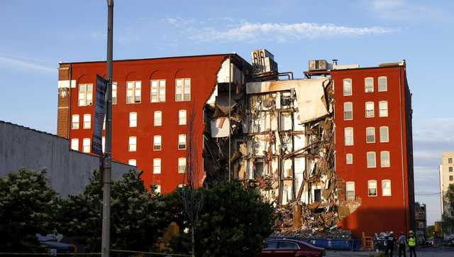 5 unaccounted for including 2 likely in wreckage of collapsed Iowa apartment building﻿ - Vimarsana News