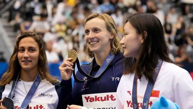 Katie Ledecky ties Michael Phelps' world swimming title record - Vimarsana News