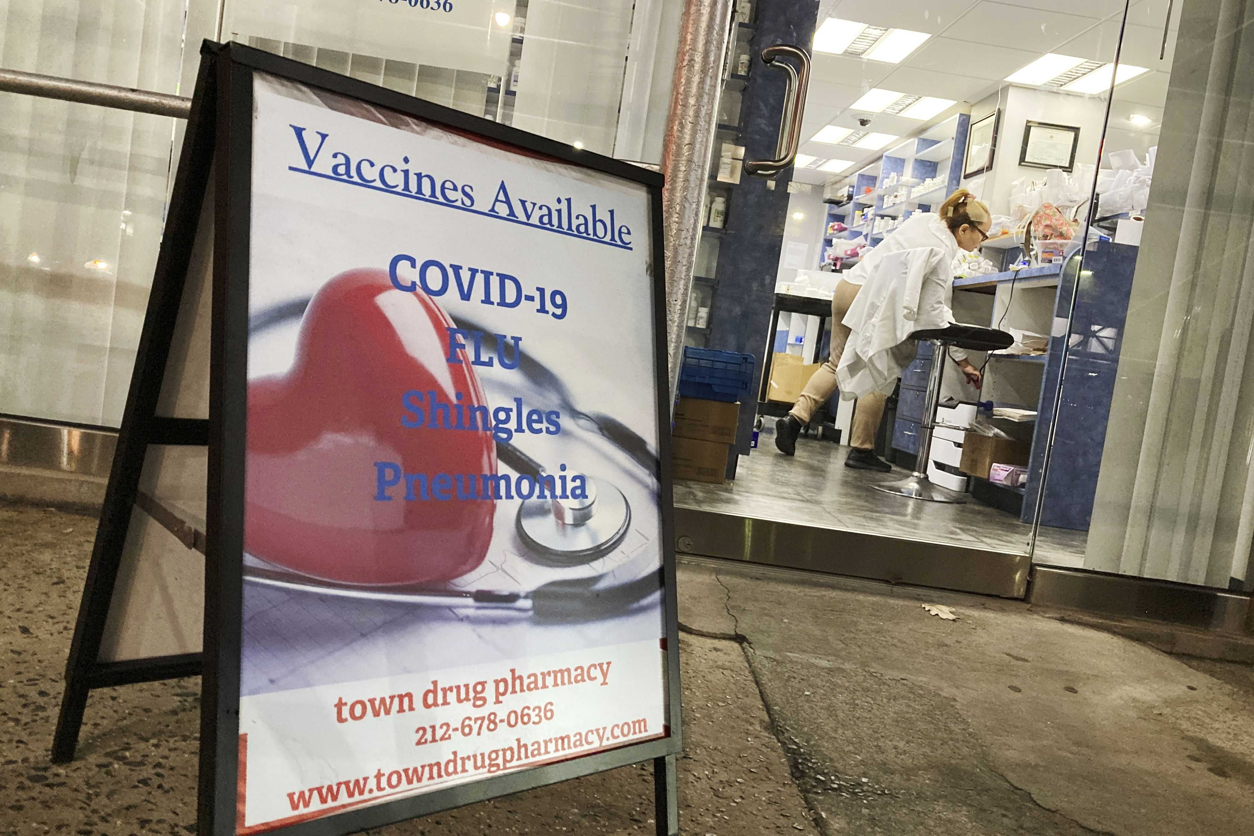 Should You Get The COVID 19 And Flu Vaccines At The Same Time   Cnn L19jb21wb25lbnrzl2ltywdll2luc3rhbmnlcy9jbhayem1jnwgwmdbxmmu2ohvmenmxzgxw L19jb21wb25lbnrzl2fydgljbguvaw5zdgfuy2vzl2nscdj6ajq4zzawmwo2nhfrz29pbjrrcmu Jpg 6560cd3ccbba3 