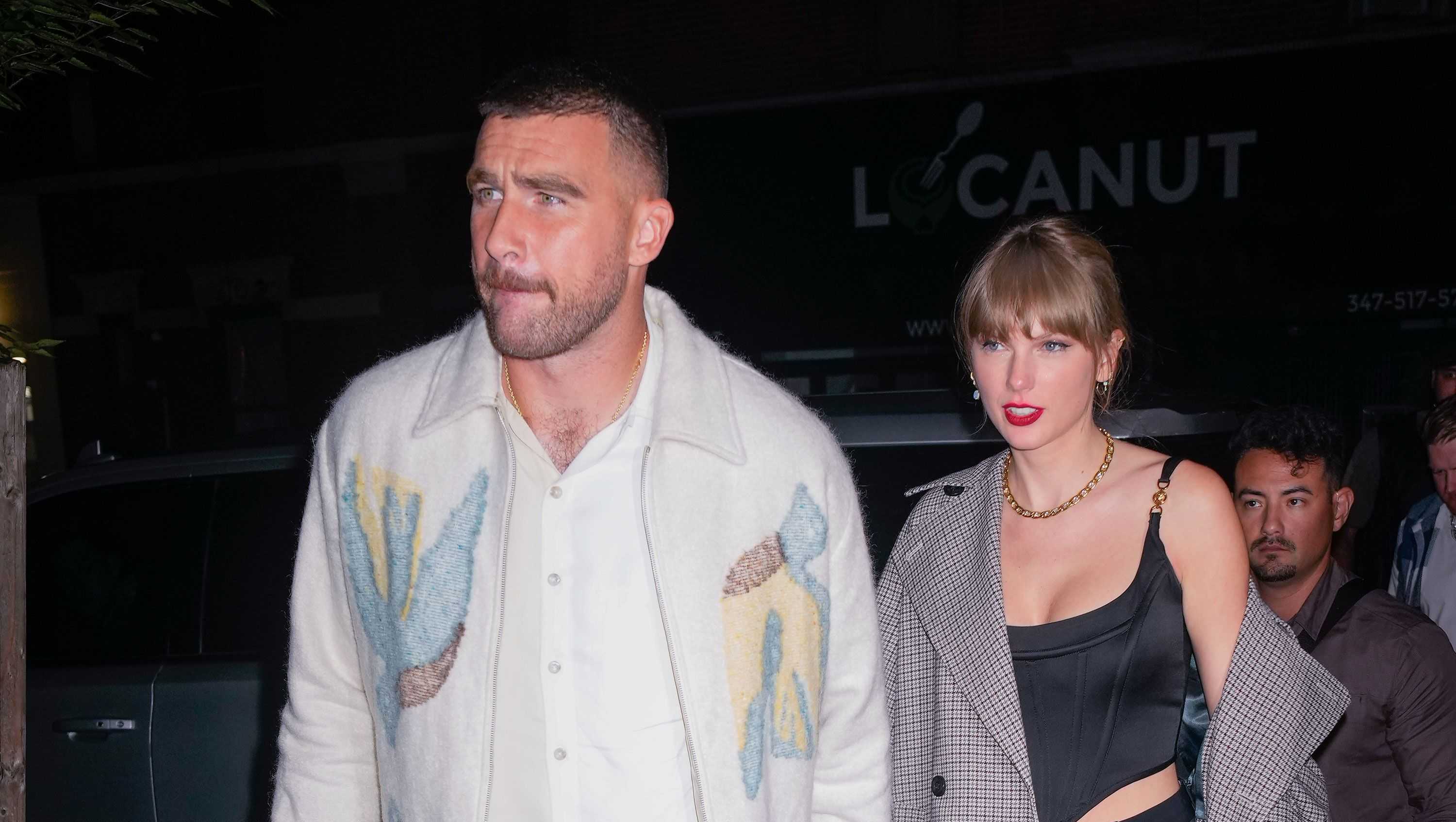 Will Taylor Swift and Travis Kelce attend the Golden Globes? - Vimarsana News